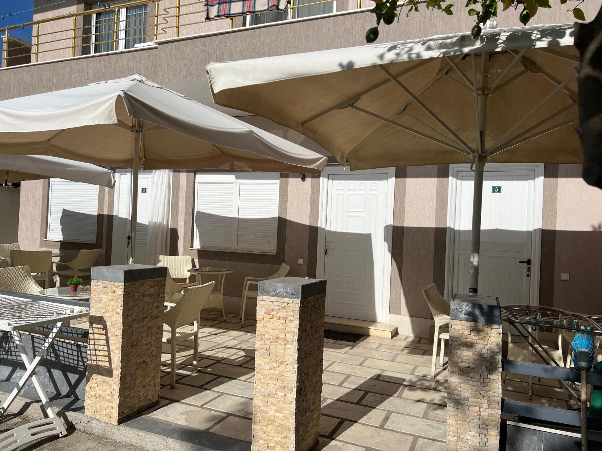 Roel 1 -apartments Near The *