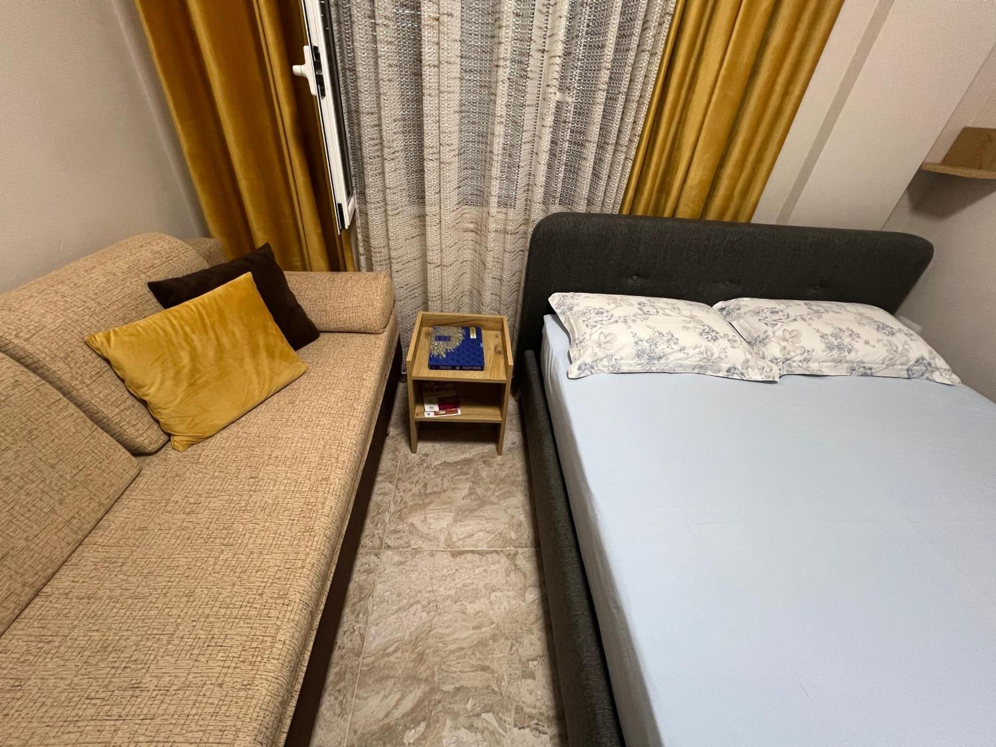 Apartament Roel 1 -apartments Near The